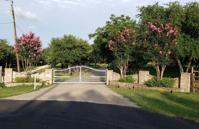 Paradise on 7 acres. Room to roam!
