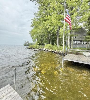 PARADISE POINT LIMIT 10 cottage