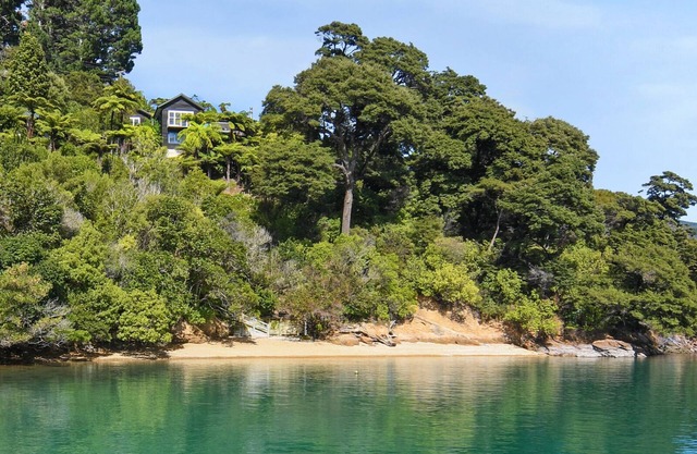 Paradise View - Momorangi Bay Holiday Home