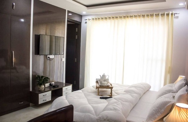 Parfait Street 2Bhk srvc apartment Horizon cnter