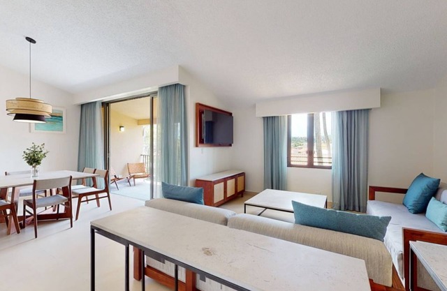 Park Royal Club Cala 2BR Condo with Outdoor Pool