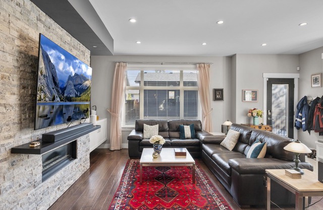 Park Side - Min to DT - 3BR - Garage - Chefs Kitchen