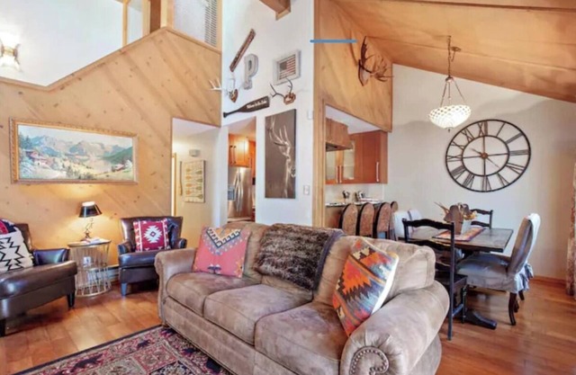 Parker's Peak Cabin w BBQ Grill & Community Pool