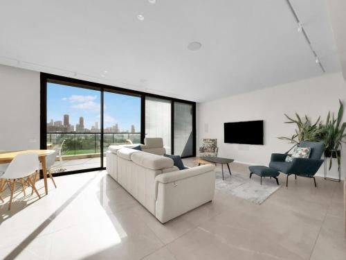 Parkside Luxe with Skyline Views
