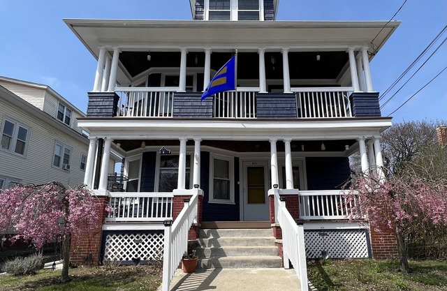 ParkView Apt. has 3 bedrooms, sleeps 13, with a great porch view. RE.00261-STR