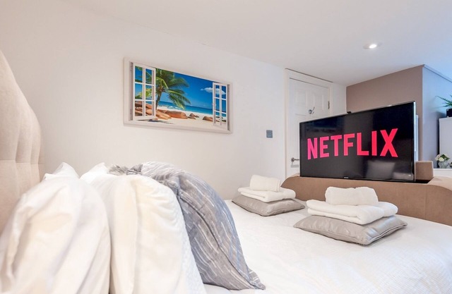 Pass the Keys | A Hidden Gem - Summer Bliss near Roundhay Park