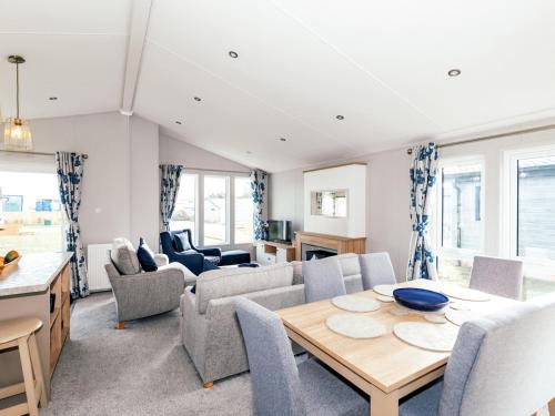 Pass the Keys Avalon Lodge - Shepton Mallet