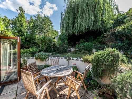 Pass the Keys Charming 3-Bed Bungalow with Character Garden