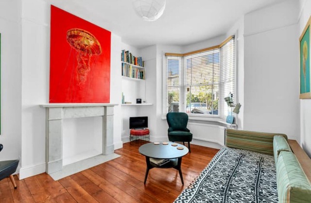 Pass the Keys Charming Victorian 2-Bed House with Artistic Flair in Acton | Ideal for Families and Groups | Excellent Transport Links