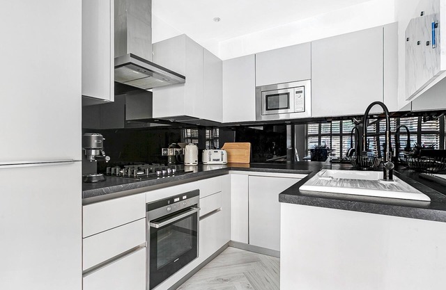Pass the Keys | Chic Modern Maisonette Near Tube in North London