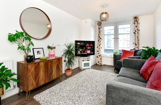 Pass the Keys Cosy 2 Bedroom Apartment in Barry with Parking