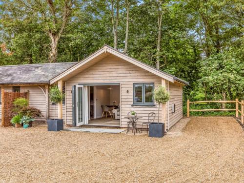Pass the Keys Delightful 1 bed lodge in South Downs village