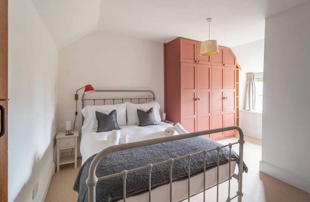 Pass the Keys | Unicorn Cottage | Rural Cotswold Escape