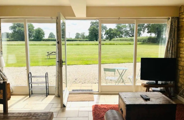 Pass the Keys | Hare Cottage wonderful views and parking