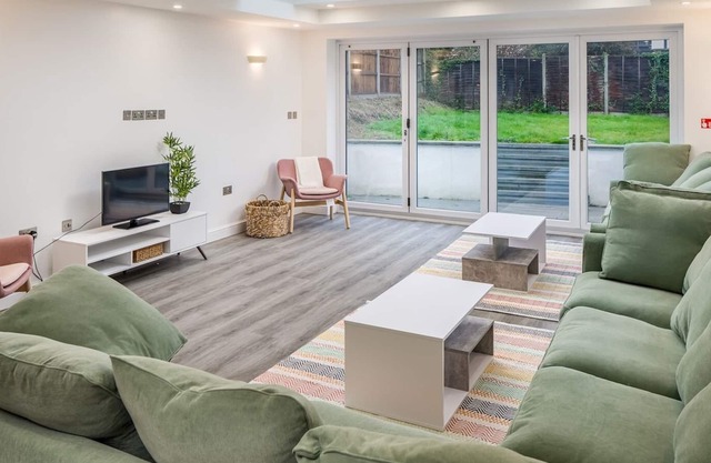 Pass the Keys | Large Stylish Modern Six Bedroom House in Watford