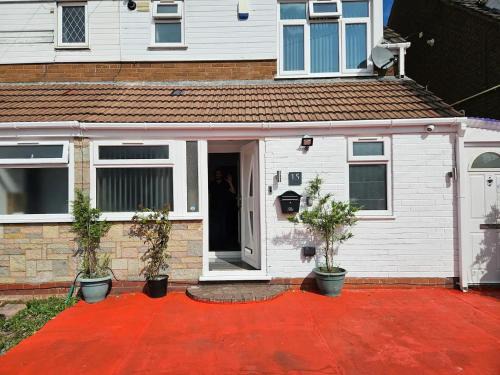 Pass the Keys Modern Home Three Bedrooms Nr Molineux Stadium