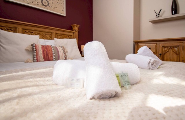 Pass the Keys | Private Entrance GF 2 bed flat near Renfrew Centre