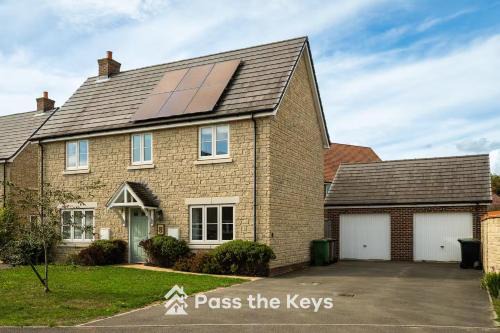 Pass the Keys Spacious Modern Family Home - 20 mins to Oxford