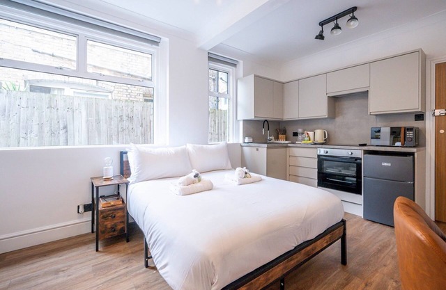Pass the Keys | The Nest Studio - Stylish Central Croydon Retreat