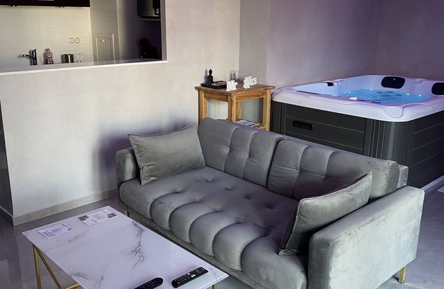 Passion Airbnb - Logement Deux Pièces Avec Jacuzzi Privatif