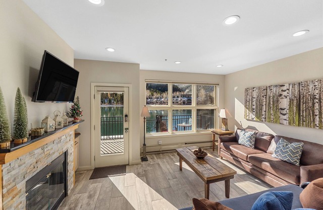 Patio access to Keystone Lake & Gorgeous Views, Easy Access to Everything!