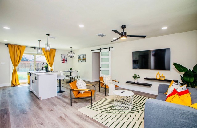 Peace Cottage - A Cozy & Modern 3-bedroom house designed with love.