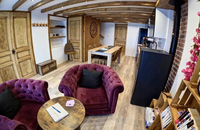 Peaceful mountain getaway with fireplace and pets allowed