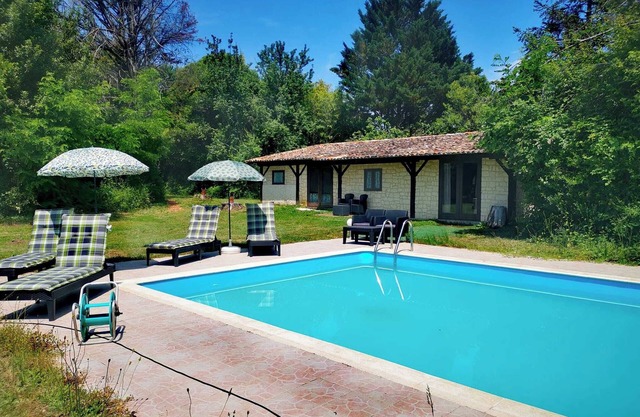 Peaceful 1 bed gite in the countryside outside historic Bergerac with WiFi