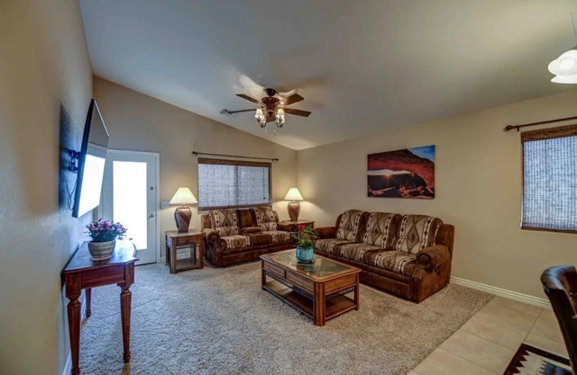 Peaceful 3-bdrm Residential House with Home Office