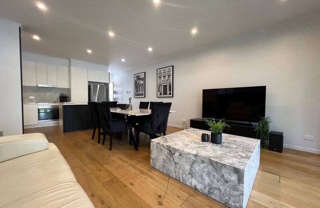 Peaceful 3BR 2BA with Parking Near Airport and CBD