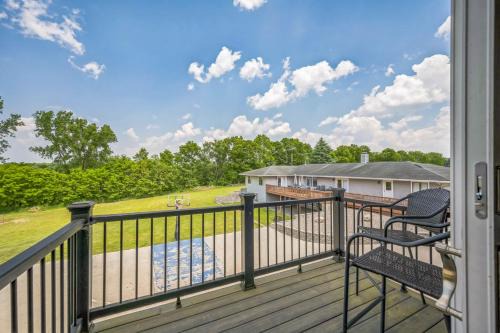 Peaceful 4BR Barn Loft Escape