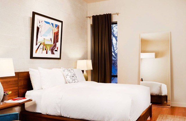 Peaceful and Comfy King Suite
