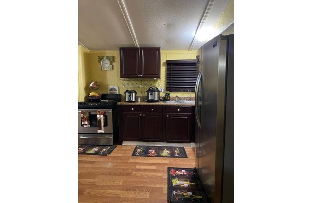 Peaceful and Relaxing house 4/3. Pets are welcome with no charge.