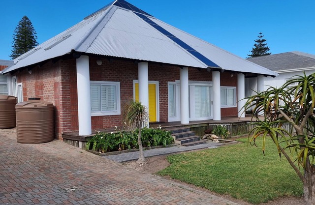 Peaceful and relaxing getaway in Schoenmakerskop! Endless Sea views!