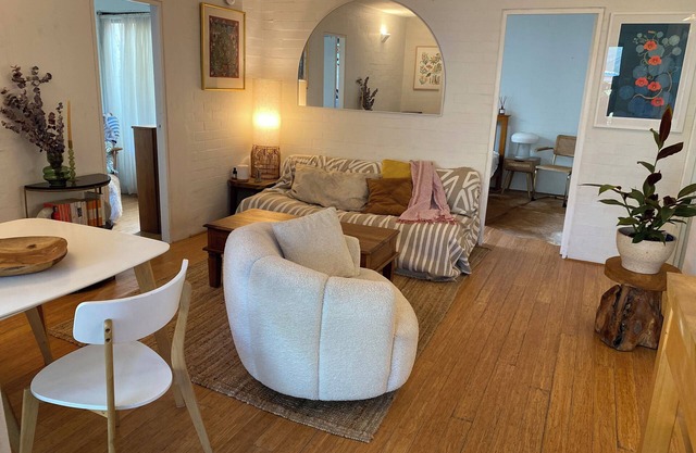 Peaceful apartment +sauna, 5 minutes to the river & sea in iconic North Freo