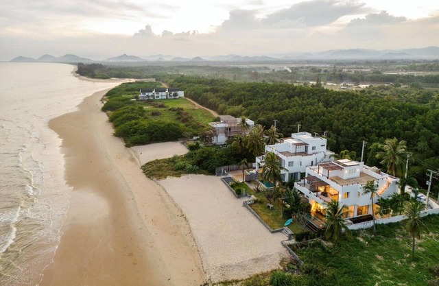 Peaceful Beachfront Pool Villa – Kui Buri