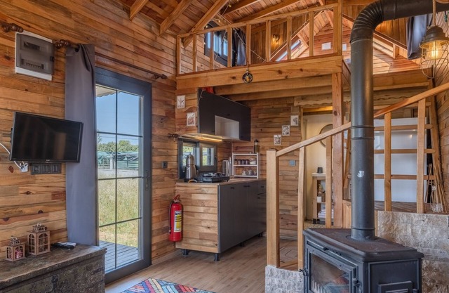 Peaceful Bungalow in Nature w Fireplace in Urla