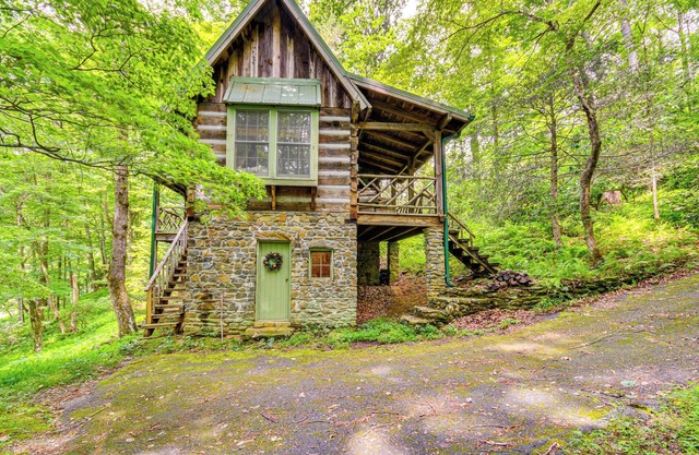 Peaceful Burnsville Cabin By South Toe River!