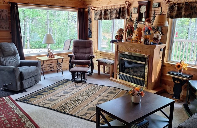 Peaceful cabin in the woods. Well maintained. Trail access. Air cond.nnnnnnn n