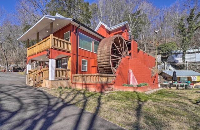 Peaceful Cookeville Cabin on 52 Acres!