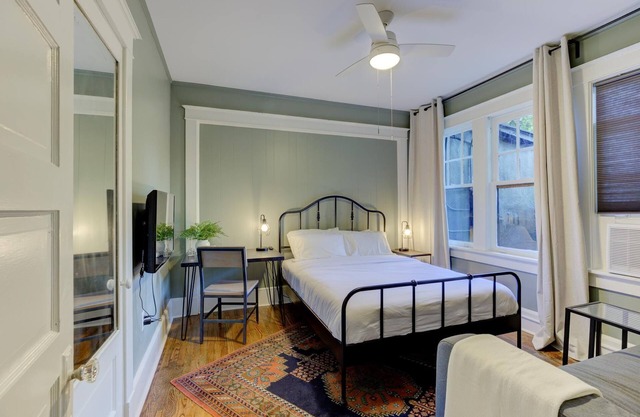 Peaceful Cozy Abode in Great Midtown Location!