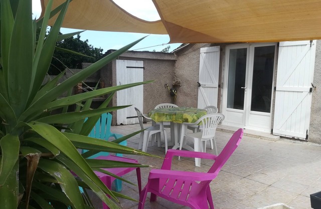 Peaceful F2 in the Heart of a Seaside Village - Private Parking