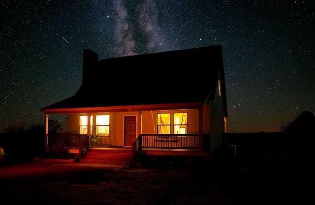 Peaceful Family Getaway 30 Mins to Grand Canyon-Full Kitchen-Porch Swings-W/D