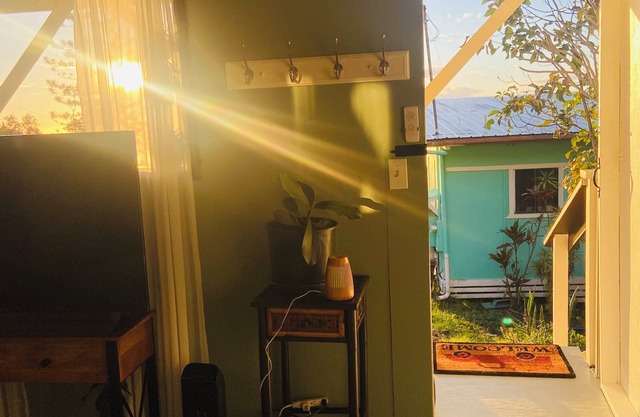 Peaceful farm stay on the hills of West Hawaii overlooking the pacific ocean!