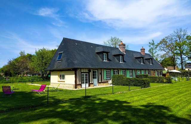 Peaceful farmhouse - Typical Normandy farm (clos-masure) near the sea