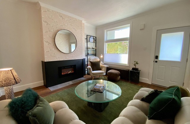 Peaceful full home in the heart of Southside Flats.
