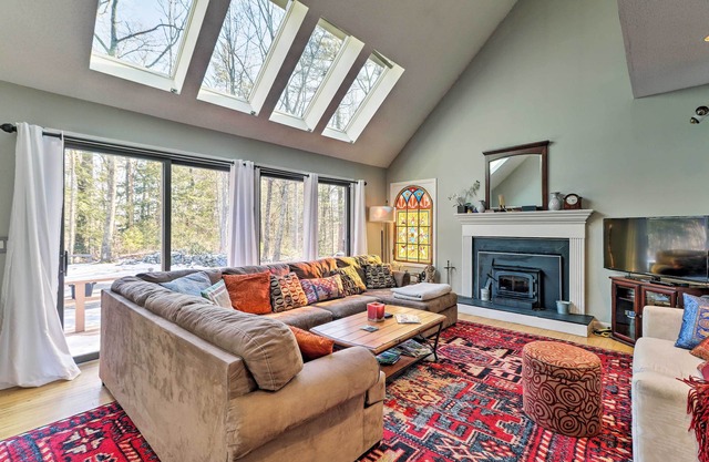 Peaceful Goshen Cottage w/Screened Porch & Views!