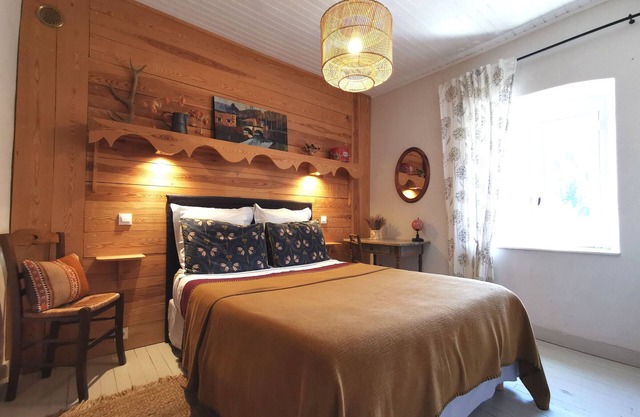 Peaceful guesthouse with breakfast near the forest