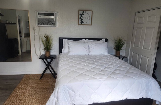 Peaceful hidden Gem 1-bedroom casita with private entrance west Phoenix