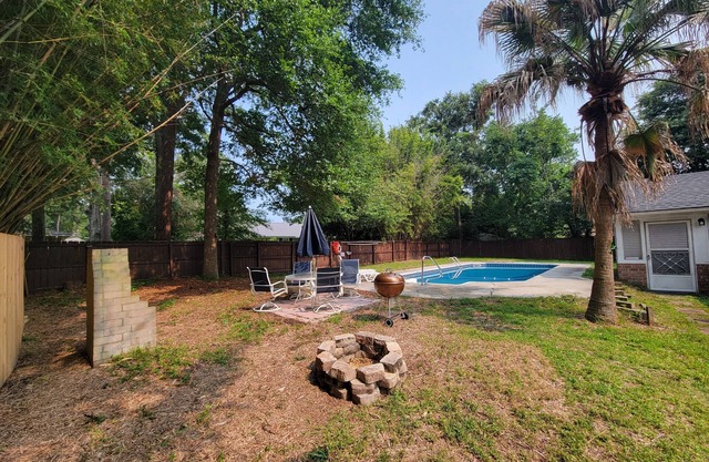 Peaceful Hideaway -5mins to base, Outdoor Pool, W+D, 3/2